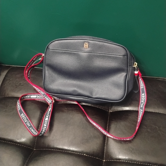 Tommy Hilfiger Navy Large Camera Bag with Adjustable Crossbody Logo Strap Unisex - Picture 8 of 8